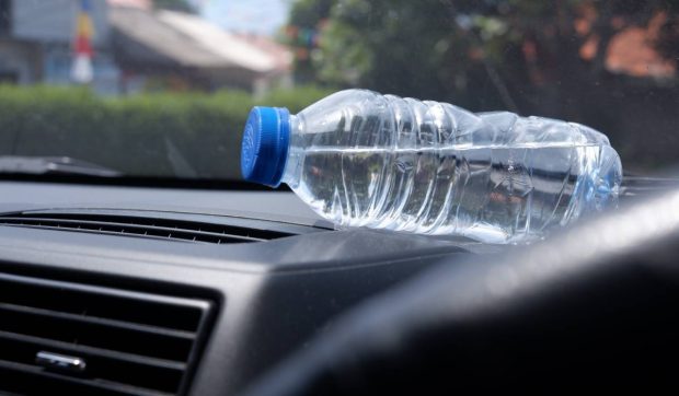 Cum să identifici sticlele de apă care pot fi periculoase pentru sănătatea ta în timpul caniculei