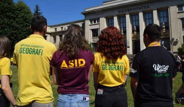 Cea mai mare tabără pentru elevi este organizată de Universitatea din București, la un preț foarte accesibil
