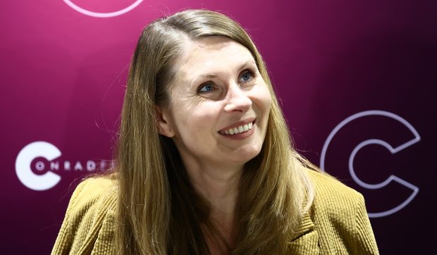 Tatiana Țîbuleac revine cu un roman profund despre fericire și durere, inspirat de relația cu tatăl ei
