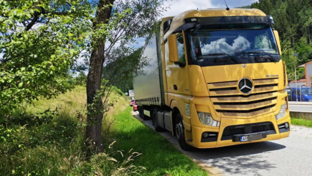 Șofer român de TIR reținut în Bulgaria după ce a oferit mită polițiștilor, fiind prins băut la volan