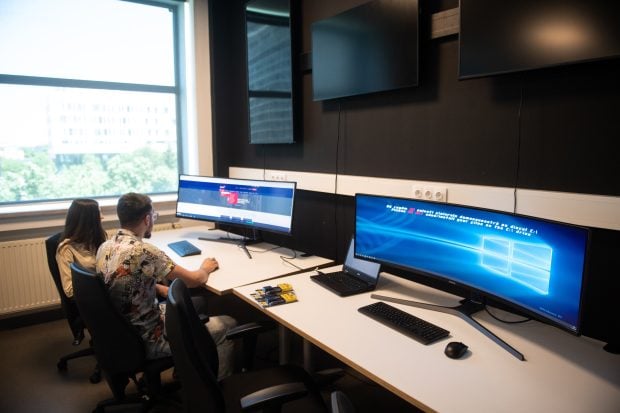 Universitatea Româno-Americană Integrează Inteligența Artificială în Toate Programele de Studii pentru a Pregăti Studenții pentru Viitor