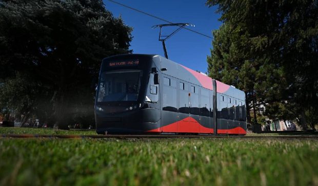 Astra Vagoane Arad va furniza 20 de tramvaie noi pentru Ploiești, după hotărârea definitivă a instanței