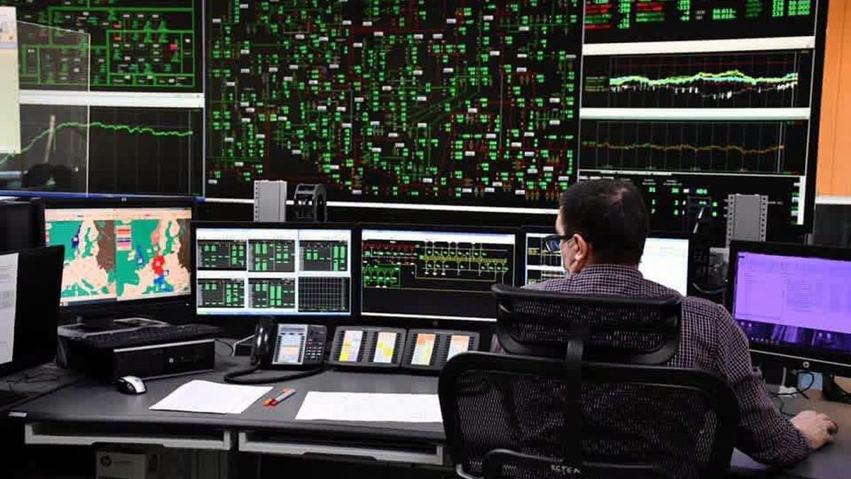 Poza pentru articolul Transelectrica anunță că România va importa 3.000 MW pentru acoperirea consumului din această săptămână, după oprirea Reactorului 1 de la Cernavodă