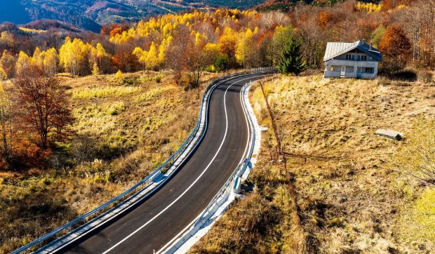 Drumul montan uitat 20 de ani – Cum a renăscut „Transfăgărășanul Vrancei” printr-un proiect de infrastructură dificil