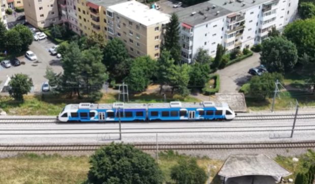 Brașov cere 1,5 miliarde de lei pentru un tren metropolitan ce va integra aeroportul și zonele industriale