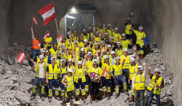 Tunelul feroviar cel mai lung din lume leagă Austria și Italia sub Alpi.
