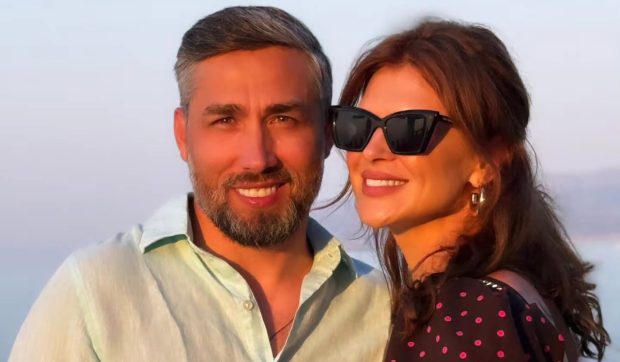 Cum au apărut Monica Bîrlădeanu și soțul ei, Valeriu Gheorghiță, în vacanța din Grecia. Imagini inedite cu actrița în costum de baie, la 47 de ani