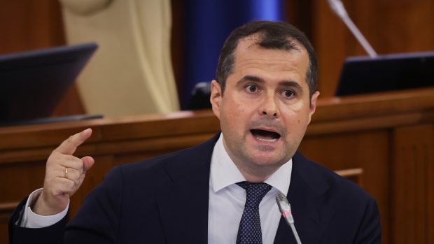 Vasile Tofan a primit votul de încredere după o ședință de peste nouă ore și va fi noul prim-ministru al Republicii Moldova. Cele cinci priorități anunțate în fața deputaților