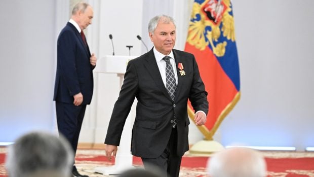 Moment penibil pentru șeful Dumei de Stat. Reacția deputaților când au fost îndemnați să scandeze „Rusia! Putin! Victorie!” în ultima ședință dinainte de alegeri
