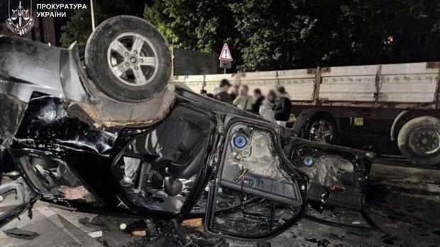 Proteste violente împotriva mobilizării în Liov: O maşină militară răsturnată şi anchete penale demarate