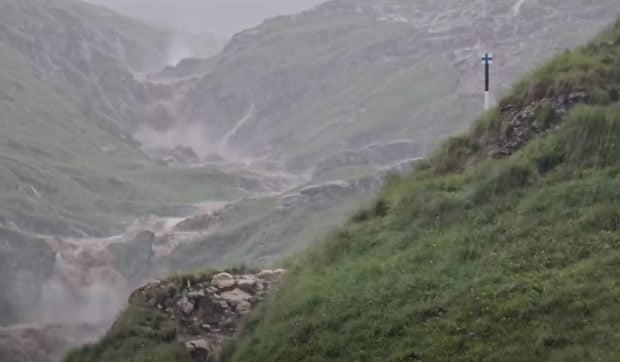 Imagini de pe Platoul Bucegilor, unde s-a format viitura care a măturat stațiunea Bușteni, duminică
