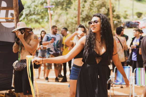 Cum să alegi rochia ideală pentru festival: sfaturi practice pentru un look confortabil și stilat