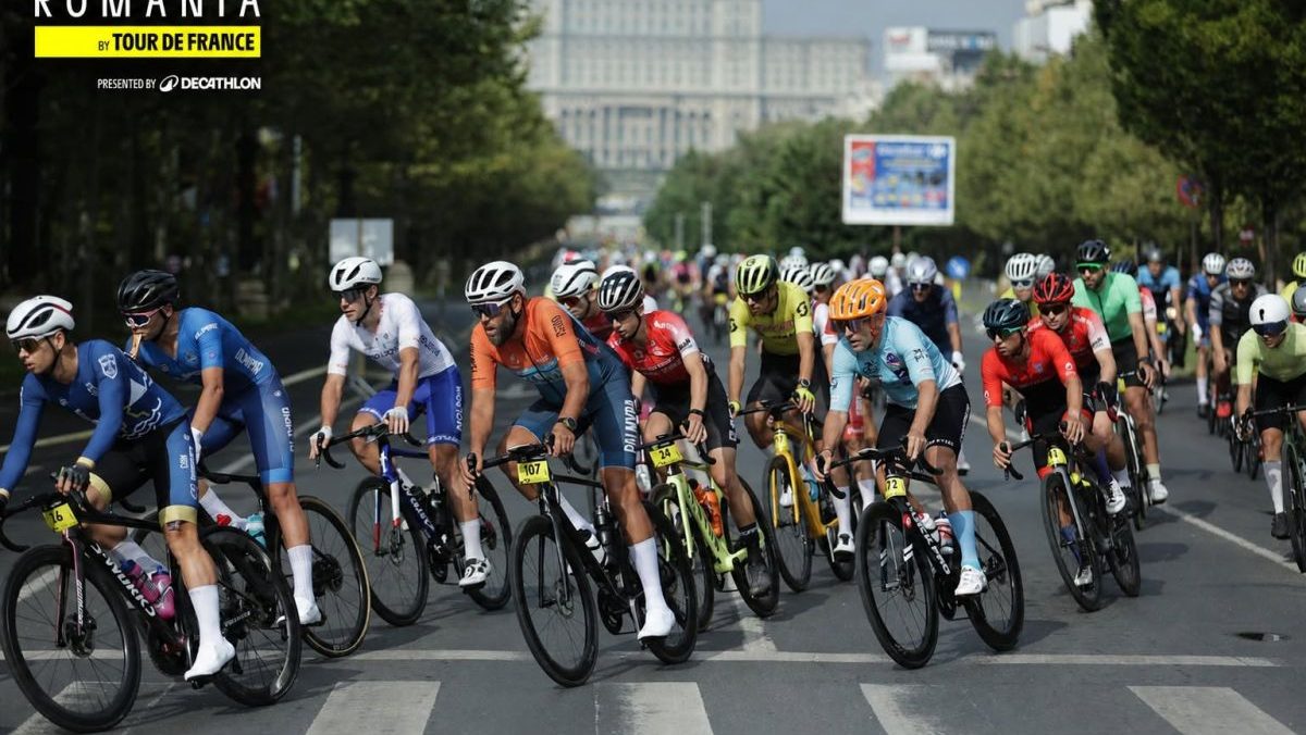 Doi bicicliști au fost loviți de un șofer de 72 de ani la o cursă din București