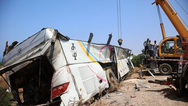 Un șofer aflat sub influența stupefiantelor a pierdut controlul autocarului și o excursie s-a transformat în tragedie: 27 de turiști au murit