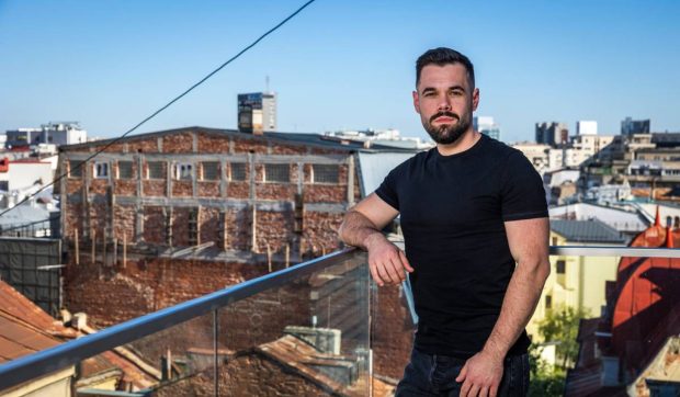 Cum să nu mai irosești primele 30 de minute din întâlniri: Briedo, AI-ul creat la București care pregătește terenul înainte de discuția cu clientul