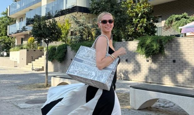 Cât costă o noapte de cazare la mare în hotelul deținut de Andreea Bănică în Eforie Nord. Prețuri pentru luna septembrie 2026
