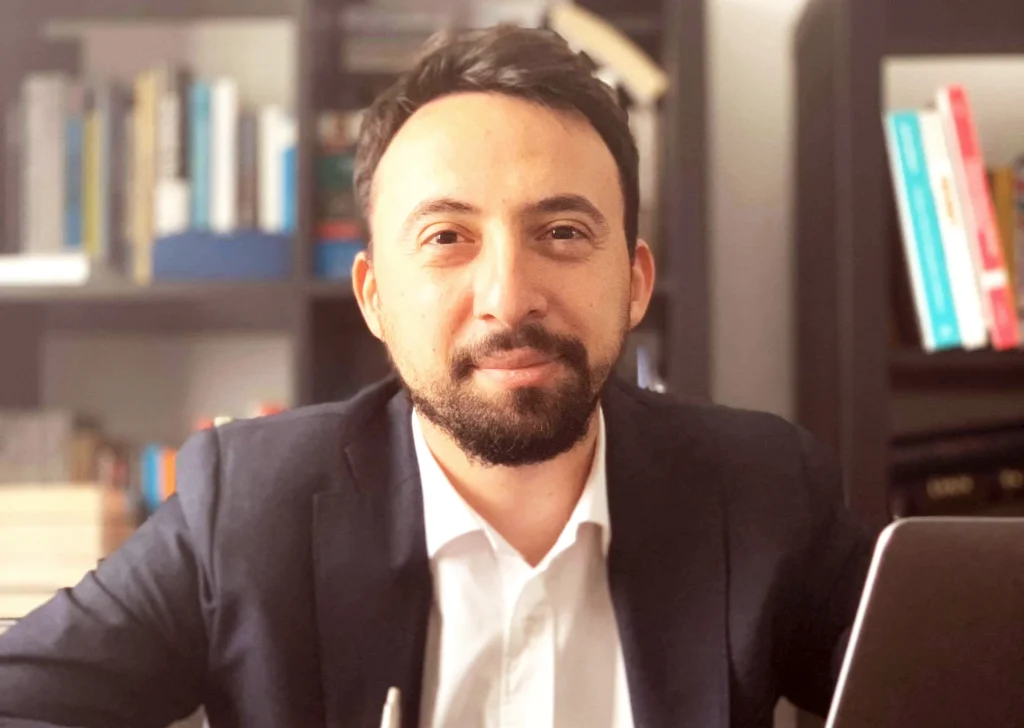 Criza politică de la noi și legitimitatea afectivă. Un articol despre neîncrederea românilor în instituții