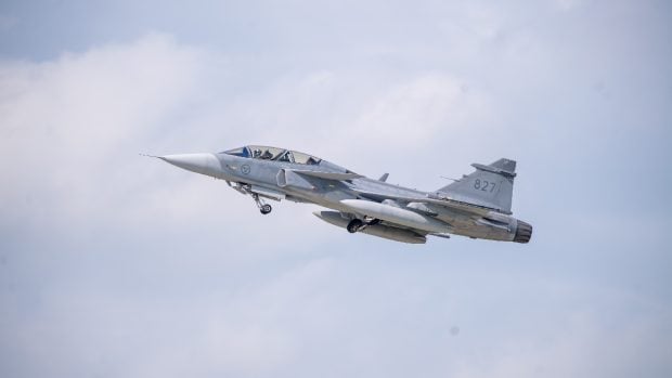 Avion de luptă Gripen s-a prăbușit lângă Szolnok, pilotul a scăpat cu viață