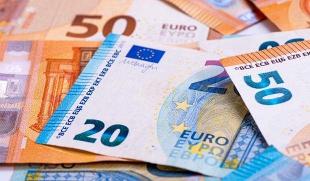 Bătrân din Germania păgubit cu peste 450.000 de euro în urma unei escrocherii telefonice cu fals polițist
