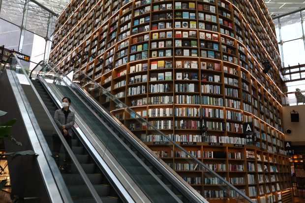 Biblioteca Starfield din Seul, un adevărat sanctuar pentru pasionații de lectură în inima COEX Mall