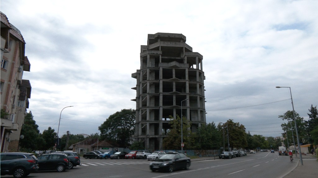 Interesele din spatele exproprierilor pentru proiectul „Grădina Timpului” din Câmpina. Aruncați în stradă pentru un chioșc de sucuri și trei băncuțe: „Mama nu știe nimic, n-ar suporta”