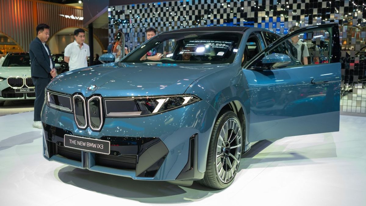 Poza pentru articolul Zeci de mii de clienți și-au comandat un model BMW electric fără ca măcar să-l vadă. Mașina se vinde în China cu doar 35.000 de euro