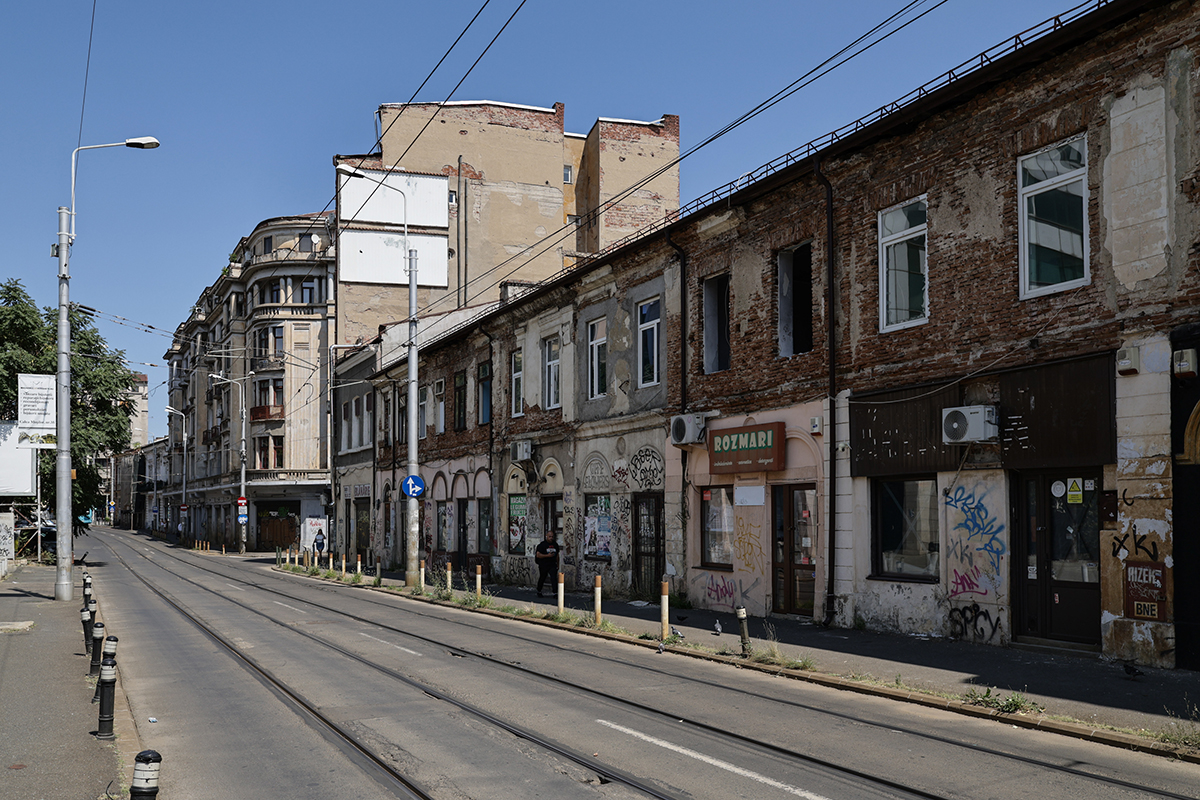 Zona veche din Calea Moșilor a îmbătrânit urât. Strada arată ca după un dezastru apocaliptic