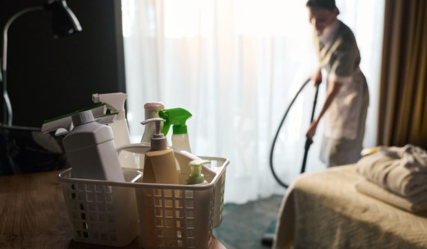 Cameristă din Elveția acuză subplata și condiții de muncă dure la un hotel de lux din Zürich