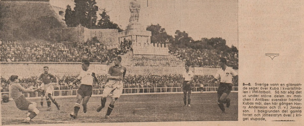 Cel mai mic stadion pe care s-a jucat un meci la Cupa Mondială de fotbal. La Antibes, unde Suedia a distrus Cuba, în 1938, după ce formația din Caraibe umilise România: „Portarul titular s-a dus să comenteze la radio”