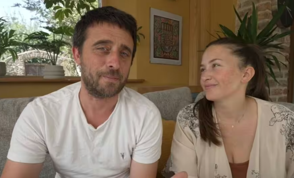 Alex și Emma au cumpărat o casă ieftină pe o insulă paradiziacă, dar au dat de o capcană majoră: „Atenție! E sac fără fund”