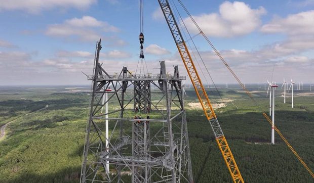 Germanii construiesc cu 25 de milioane de euro cea mai înaltă turbină eoliană din lume, de 365 de metri și 2.000 de tone de oțel, care va depăși Turnul Eiffel