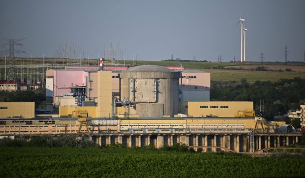 Situație critică la CNE Cernavodă: Guvernul mobilizează resurse pentru asigurarea răcirii centralei, pe fondul debitului record scăzut al Dunării