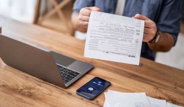 Doi români au cerut unui chatbot să-i ajute cu taxele și s-au trezit cu ANAF-ul pe cap. Unul a ajuns la dobânzi și penalități de 55%
