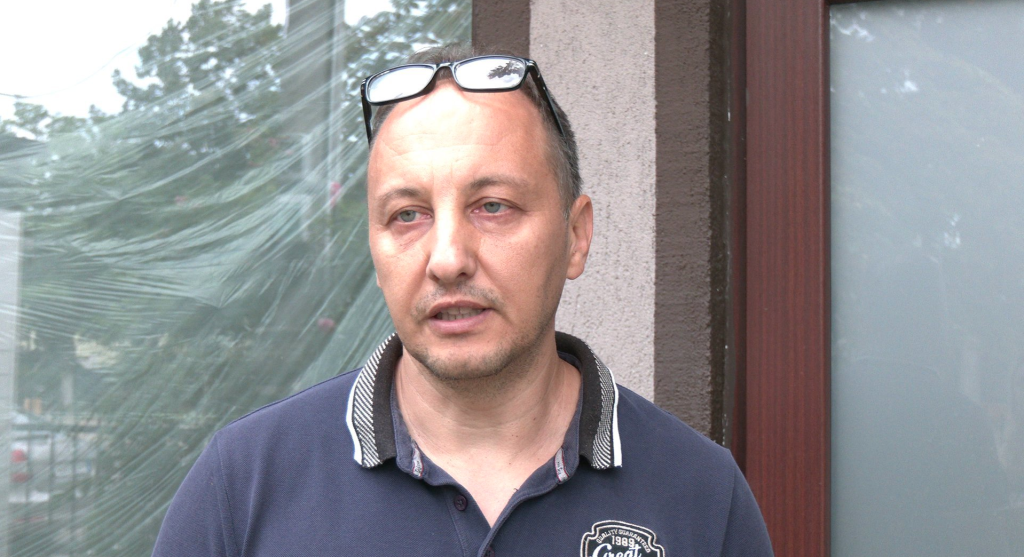 Interesele din spatele exproprierilor pentru proiectul „Grădina Timpului” din Câmpina. Aruncați în stradă pentru un chioșc de sucuri și trei băncuțe: „Mama nu știe nimic, n-ar suporta”