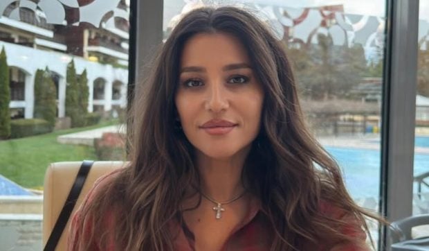 Claudia Pătrășcanu provoacă discuții pe rețele sociale: „Până când este permis să porți fustă scurtă?”
