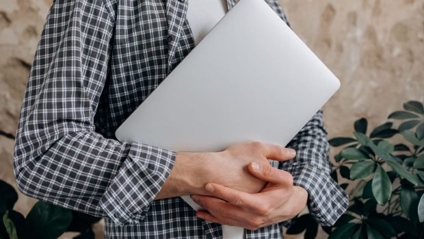 Cum să alegi un laptop pentru muncă cu durabilitate pe termen lung