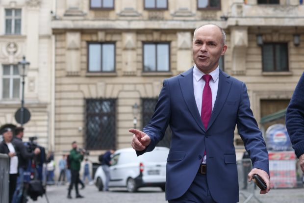 Daniel Funeriu solicită sprijin de la stat pentru finanțarea meditațiilor elevilor cu resurse financiare limitate la admiterea liceului