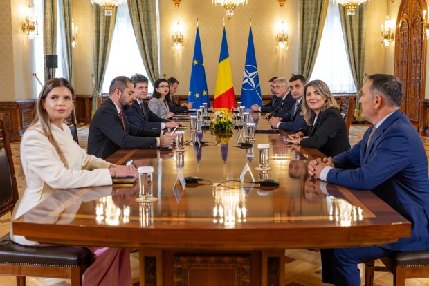 Drept la replică. AUR arată cu degetul spre Parlament pentru nepublicarea nici la cerere a declarațiilor de avere ale liderilor săi