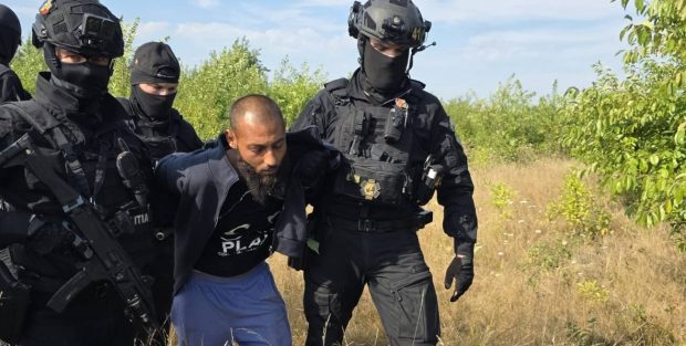 Deținutul din Penitenciarul Baia Mare care a evadat de la locul de muncă a fost prins după 48 de ore. Poliția: „Femeia a fost permanent în siguranță”