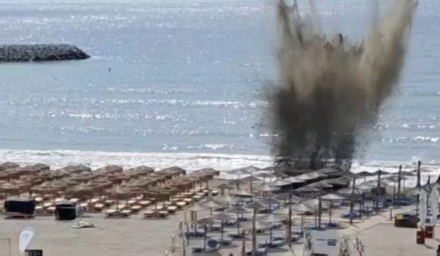 Momentul în care drona de pe plaja din Olimp a fost detonată chiar printre șezlonguri