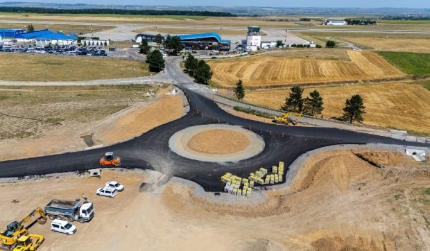 Noul drum de acces către Aeroportul Suceava, aproape finalizat: inaugurare posibilă în acest an