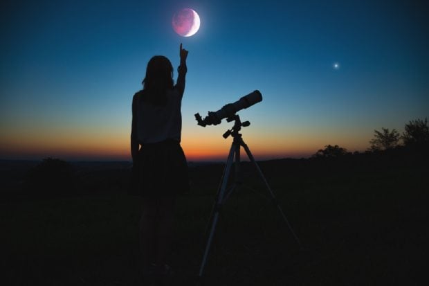 Eclipsa parțială de Lună în Pești din 28 august 2026: semnificații astrologice și impactul asupra sănătății pe zodii