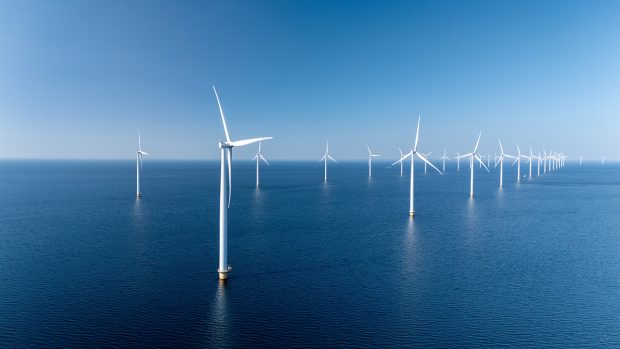 România intră în cursa pentru energia eoliană din offshore: Guvernul propune șase perimetre marine de peste 11 GW. Principala provocare – rețeaua de transport 