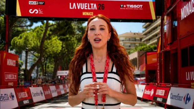Controversa în Turul Spaniei: Influencerița Erola Jons restricționată după incidentul cu Tadej Pogačar
