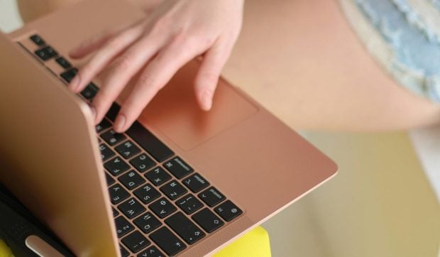 Românii renunță treptat să mai caute joburi în străinătate, cele mai puține aplicări din ultimii 10 ani