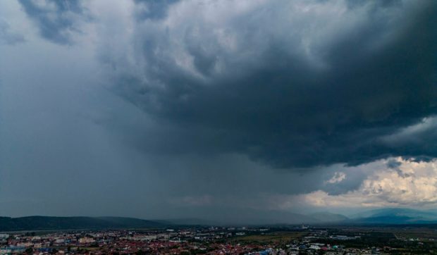 Caniculă și instabilitate atmosferică în România: Cod galben emis pentru weekend și luni, temperaturi de până la 37°C