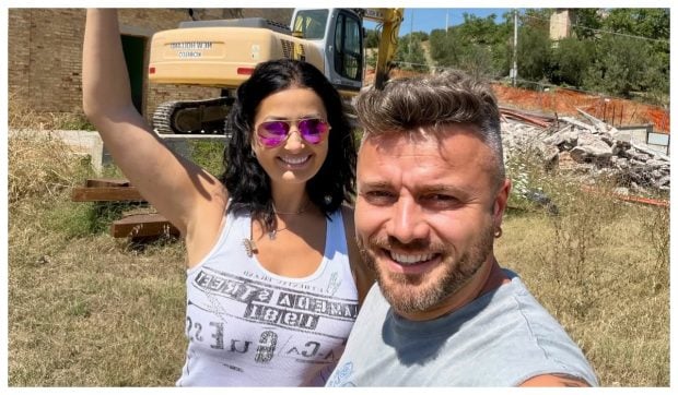 Gabriela Cristea și Tavi Clonda au început demolarea casei din Italia pentru a ridica o nouă locuință de vis