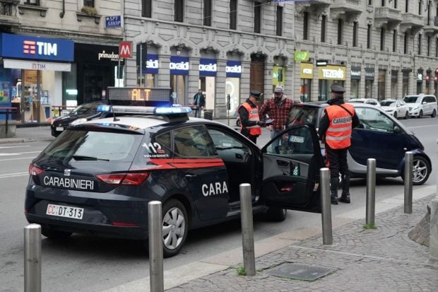 Doi bicicliști răniți de o șoferiță în vârstă, iar ulterior soțul acesteia lovește polițiștii într-un incident neobișnuit în Italia