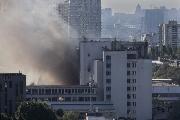 Atac masiv cu rachete balistice și drone asupra Kievului: victime, incendii și o scurgere de amoniac