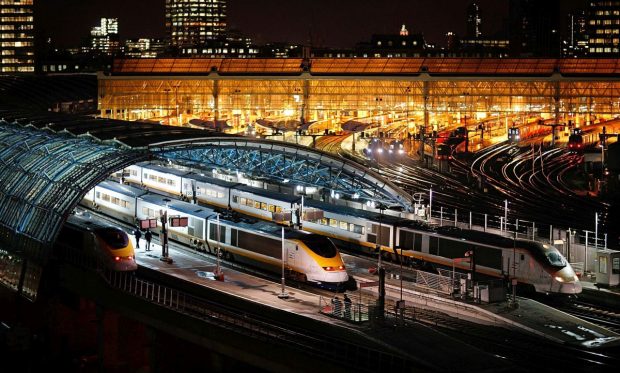 Trei tineri francezi au creat o aplicație care urmărește toate trenurile din Europa: „Echivalentul FlightRadar pentru trenuri”